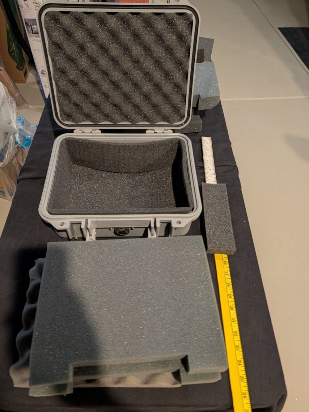 Pelican 1400NF Case (Silver) - Picture 15 of 15
